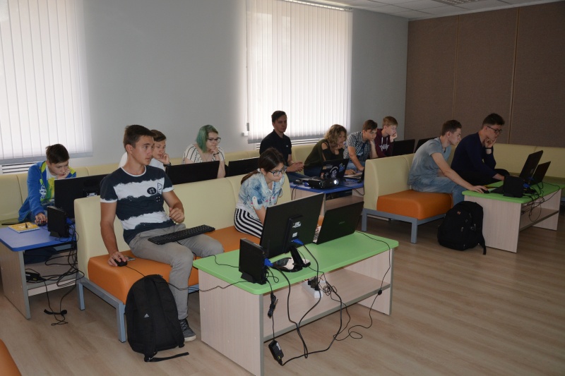Ученики школ Саранска принимают участие в мероприятии it_LETO в "Молодежном" 